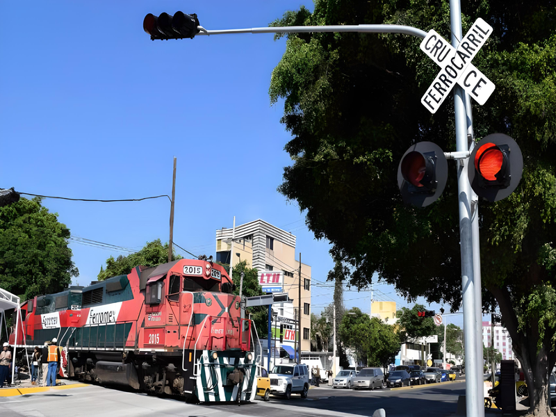 Intensifican medidas de seguridad vial en cruces de trenes