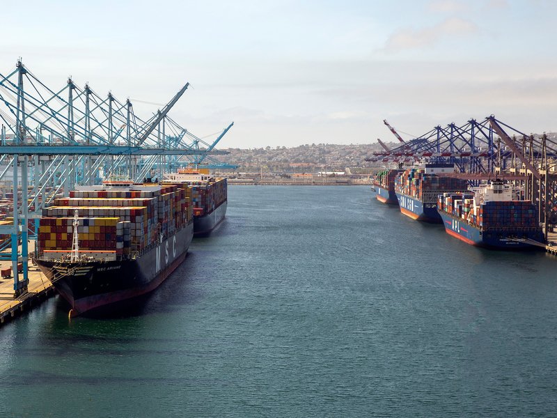 Puerto de Los Ángeles aprueba 2 mil mdd presupuesto