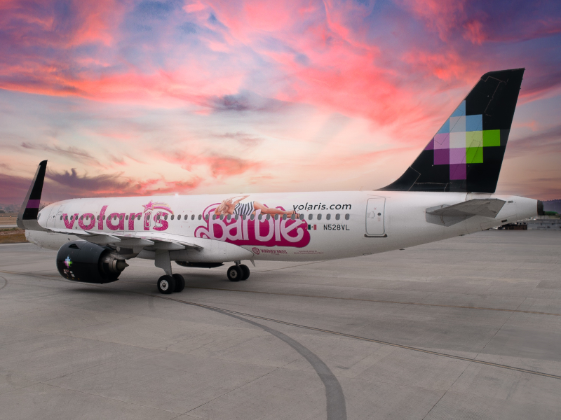 Volaris surca los cielos con Barbie
