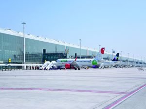 AIFA sigue declive, aerolíneas avanzan, Estafeta despega y petróleo impacta