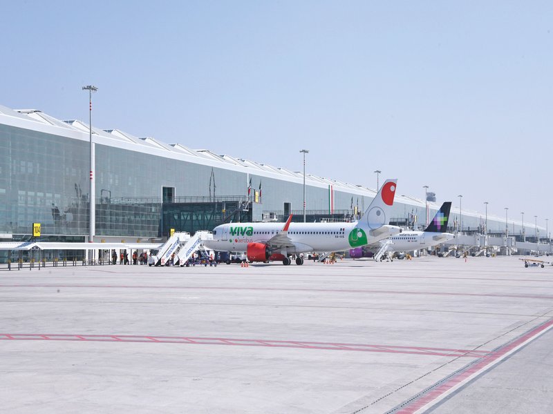 AIFA sigue declive, aerolíneas avanzan, Estafeta despega y petróleo impacta