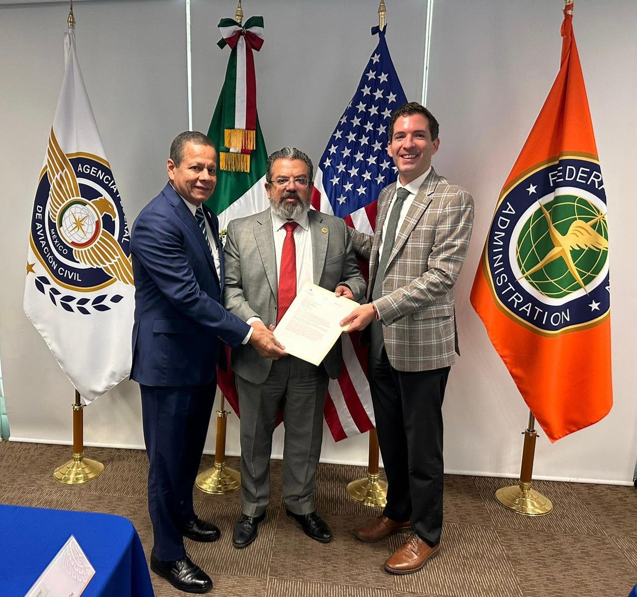 México recupera categoría aérea; Viva Aerobus 90 aviones y Delta 25años en Perú