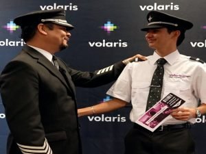 Volaris: 66 MDP a becas de piloto; AA Tijuana-Phoenix y Delta/LATAM esperan DOT
