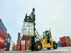 Descienden 8.5% exportaciones portuarias y crecen importaciones de enero-abril-2024