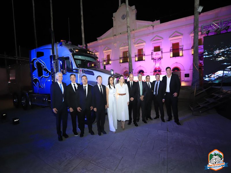 Presentan Tractocamión conmemorativo ‘Tejón Allende’