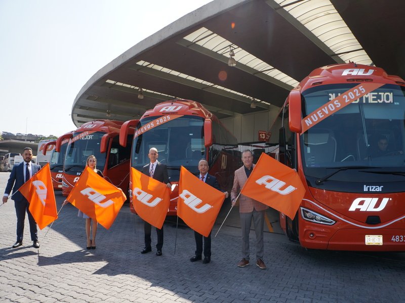 AU pisa el acelerador a fondo con 52 flamantes autobuses nuevos