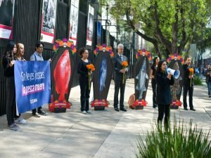 Oceana protesta ante el Senado tras abandono al sector pesquero