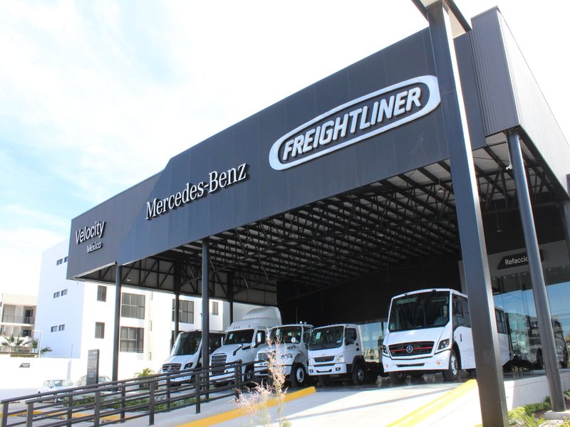 Velocity inauguró nuevo punto de venta en Mazatlán para Freightliner y MBA
