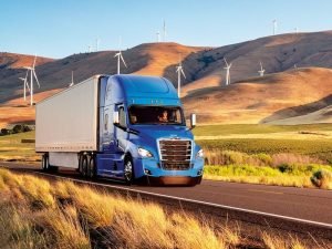 Cinco consejos para una conducción segura y eficiente con Freightliner