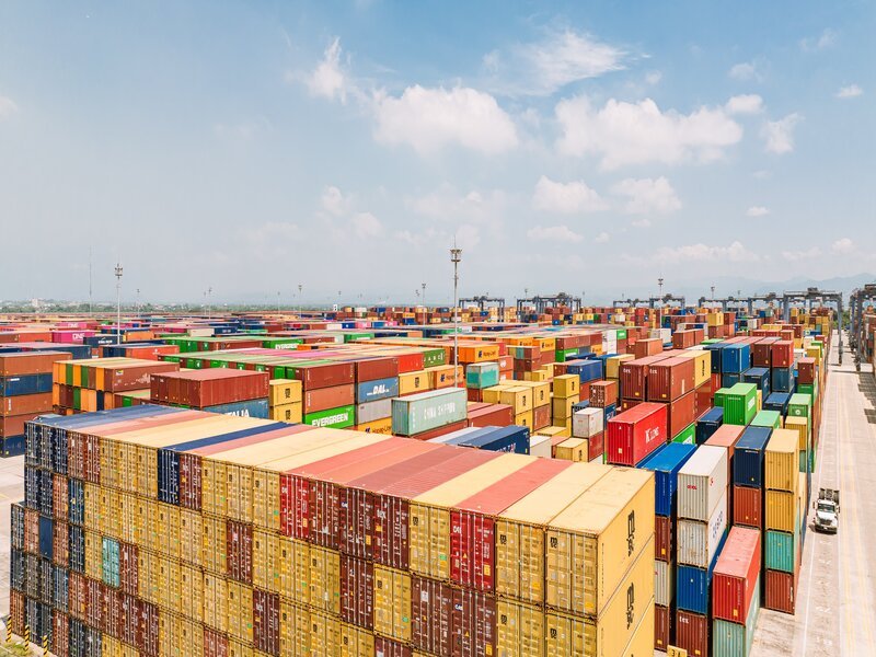 Contenedores marítimos crecen 3.1% en 1-T25; carga total desciende 11.9%