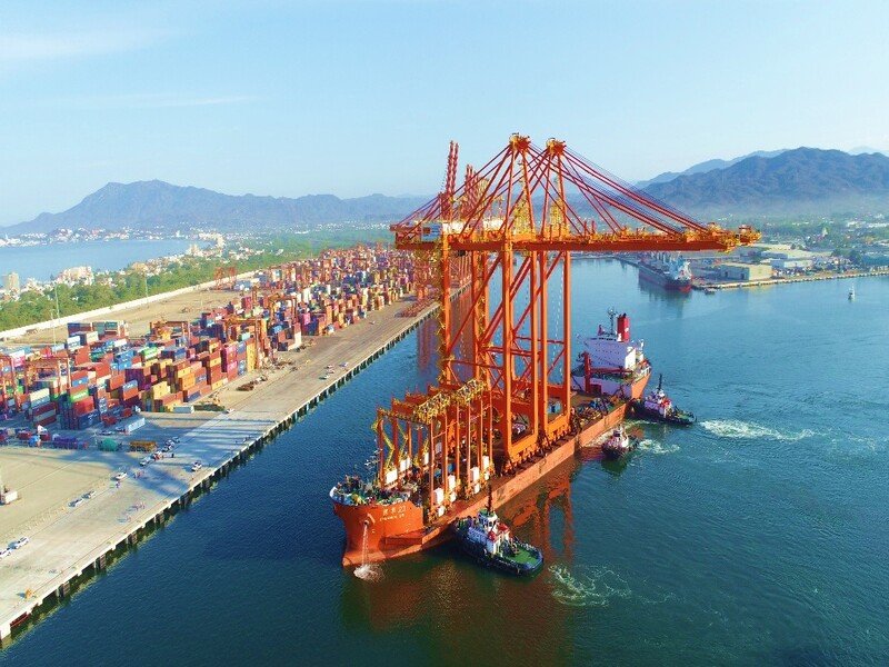 Contecon Manzanillo recibe grúas en busca de mover 2 millones de contenedores