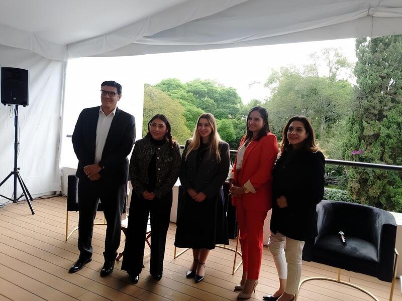 Inician programa de inclusión femenina en el autotransporte de carga