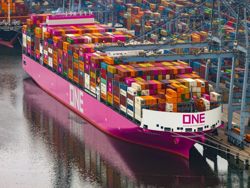 One Sincerity realiza su escala inaugural en Lázaro Cárdenas