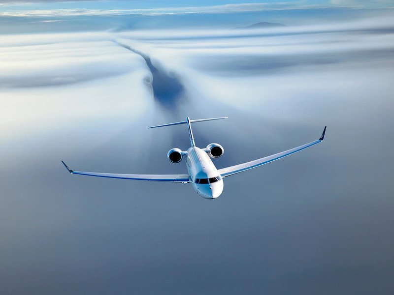 IT-ANÁLISIS: Bombardier inaugura servicio comercial del jet Global 8000