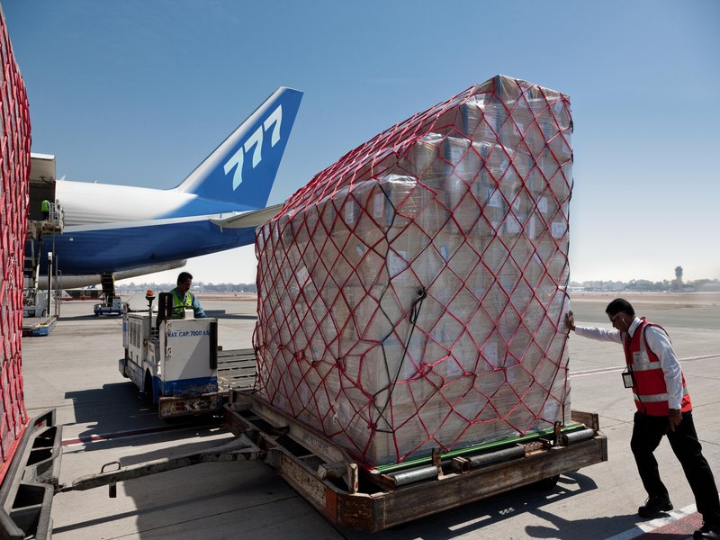 IATA reporta descenso del 4.8% en carga aérea durante marzo