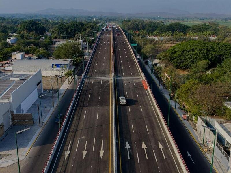 Manzanillo acuerda obras viales ante presión por aumento de carga portuaria