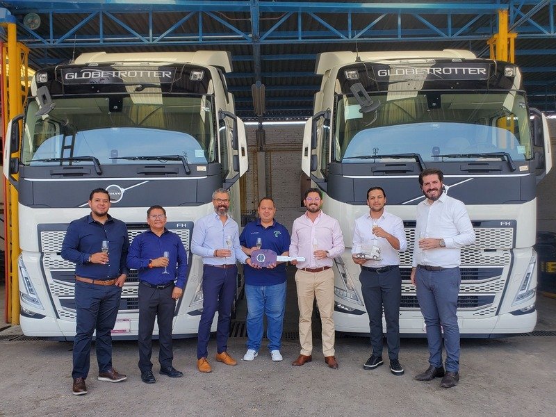 Volvo entrega primeros tractocamiones FH 4x2 en México a Transportes Ruiz