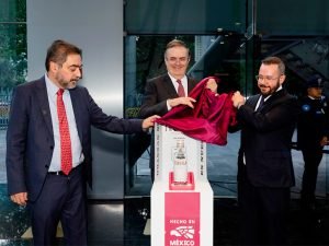 Industria tequilera presenta la Botella Institucional "Hecho en México"