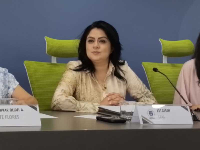 Estefani representante de wista en foro maritimo